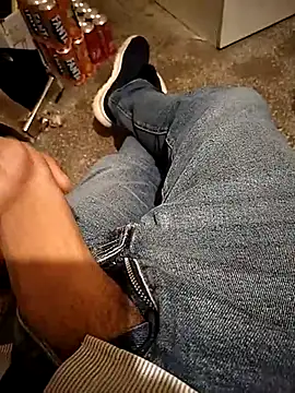 Snapshot of A_man_in_public chatting on October 24, 11:28 am A man in public online show from October 24, 11:28 am