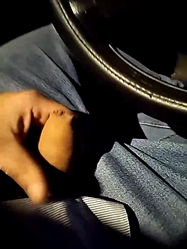 Snapshot of A_man_in_public chatting on October 25, 8:47 pm A man in public online show from October 25, 8:47 pm