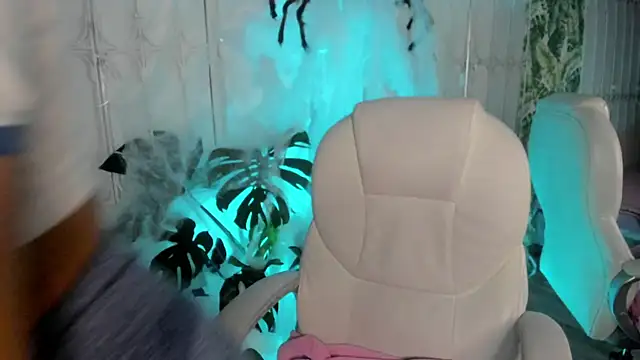 Snapshot of cute_hollywood chatting on October 20, 8:53 pm cute hollywood online show from October 20, 8:53 pm