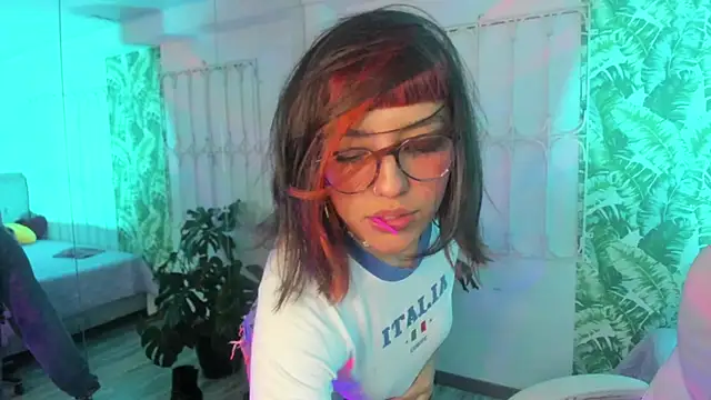 Snapshot of cute_hollywood chatting on November 13, 8:52 pm cute hollywood online show from November 13, 8:52 pm