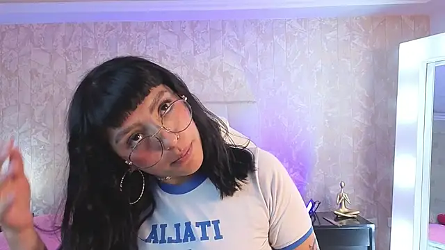 cute hollywood online show from May 10, 7:52 pm