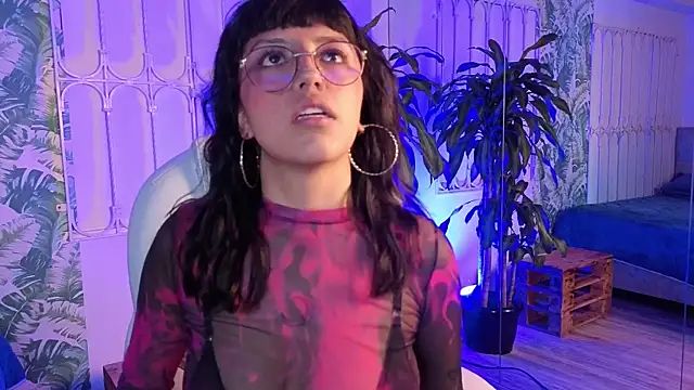 cute hollywood online show from June 16, 7:27 pm