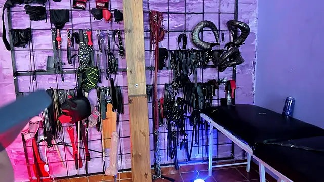 alexia aitanaa  online show from February 13, 2:29 am