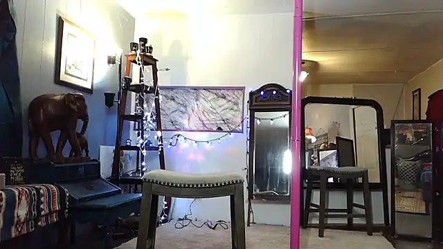 Snapshot of Genevieve143 chatting on October 14, 1:06 am Genevieve143 online show from October 14, 1:06 am