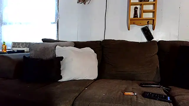 Snapshot of Genevieve143 chatting on November 18, 10:25 pm Genevieve143 online show from November 18, 10:25 pm