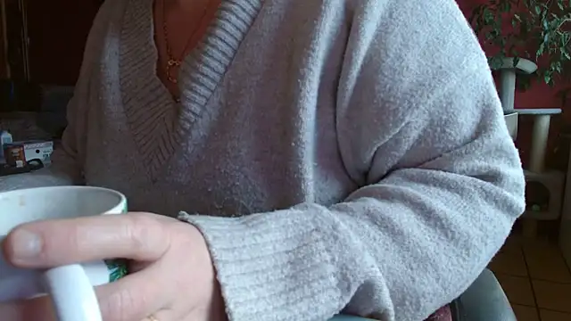 Snapshot of cruellaculdenfer67 chatting on February 17, 8:33 am cruellaculdenfer67 online show from February 17, 8:33 am