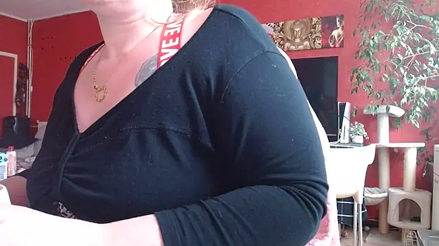 Snapshot of cruellaculdenfer67 chatting on February 27, 1:22 pm cruellaculdenfer67 online show from February 27, 1:22 pm