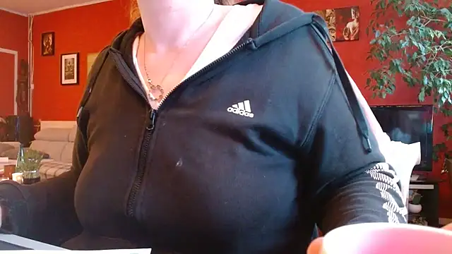 Snapshot of cruellaculdenfer67 chatting on April 3, 7:06 am cruellaculdenfer67 online show from April 3, 7:06 am