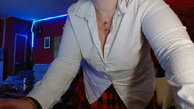 Snapshot of cruellaculdenfer67 chatting on April 7, 11:48 pm cruellaculdenfer67 online show from April 7, 11:48 pm