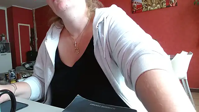 Snapshot of cruellaculdenfer67 chatting on July 21, 7:32 am cruellaculdenfer67 online show from July 21, 7:32 am