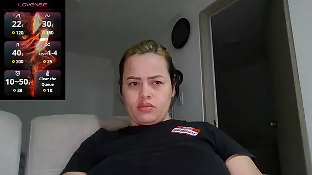 saramartinez1000 online show from December 28, 11:16 pm