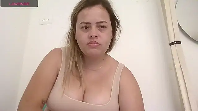 saramartinez1000 online show from May 22, 3:39 pm