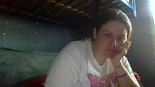 Snapshot of velvetta_ chatting on April 8, 3:56 pm velvetta online show from April 8, 3:56 pm