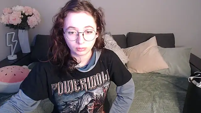 Mini Diva online show from February 4, 9:07 am