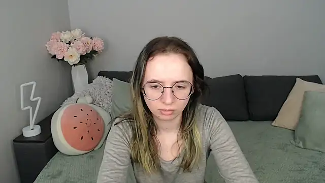 Mini Diva online show from September 13, 8:14 am