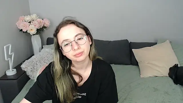 Mini Diva online show from September 23, 8:06 am