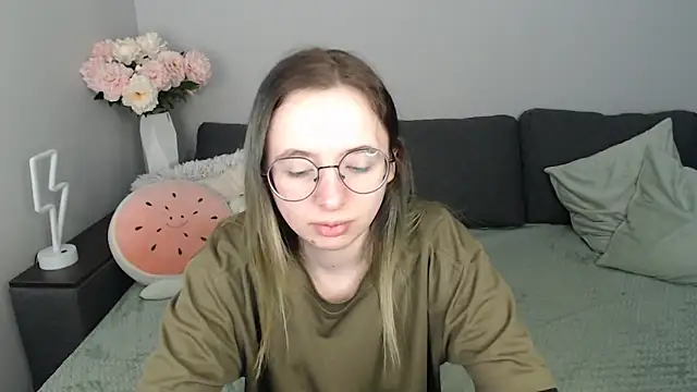 Mini Diva online show from September 29, 8:08 am