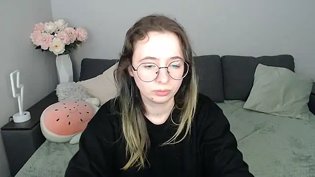 Mini Diva online show from October 19, 8:04 am