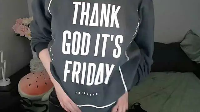 Mini Diva online show from October 22, 8:25 am