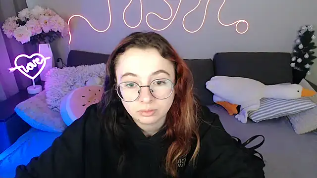 Mini Diva online show from April 3, 8:12 am