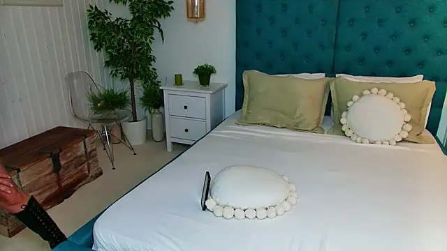 BriannaHart online show from December 4, 7:50 am