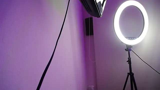 luly pink online show from October 24, 10:06 pm