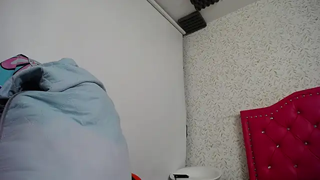 luly pink online show from May 13, 3:59 am