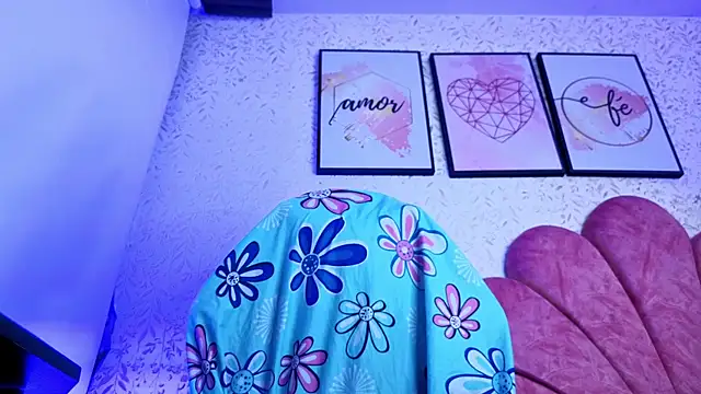 luly pink online show from July 9, 3:10 am