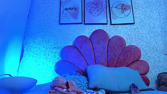 luly pink online show from July 30, 4:11 am