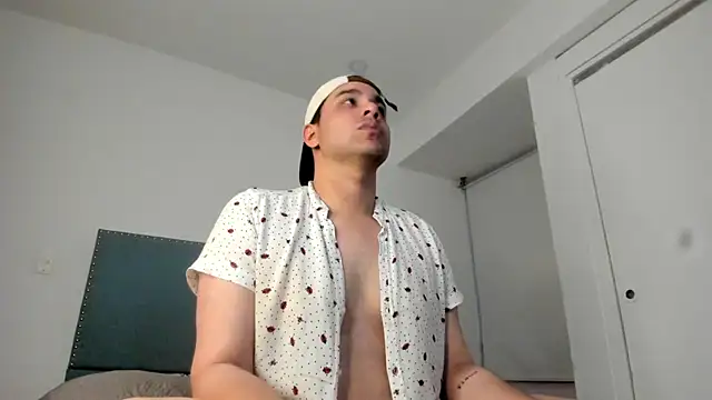 Latin boy surprisee online show from July 3, 1:56 am