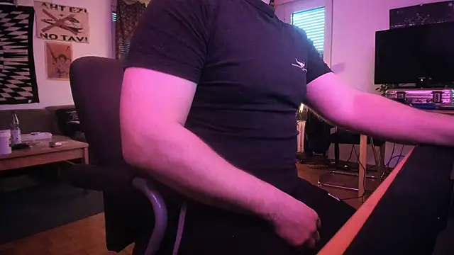 Snapshot of soulfuck92 chatting on February 22, 7:40 am soulfuck92 online show from February 22, 7:40 am