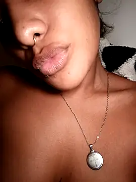 Snapshot of VictoireFeller chatting on October 1, 5:46 am VictoireFeller online show from October 1, 5:46 am