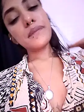 Snapshot of VictoireFeller chatting on October 7, 5:04 am VictoireFeller online show from October 7, 5:04 am