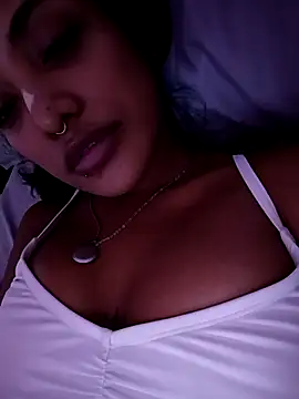 Snapshot of VictoireFeller chatting on October 16, 4:13 am VictoireFeller online show from October 16, 4:13 am