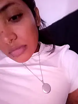 Snapshot of VictoireFeller chatting on October 22, 4:24 am VictoireFeller online show from October 22, 4:24 am