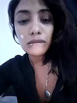 Snapshot of VictoireFeller chatting on December 5, 6:00 am VictoireFeller online show from December 5, 6:00 am