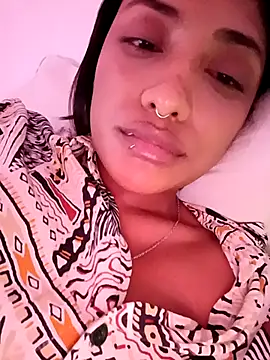 Snapshot of VictoireFeller chatting on December 15, 4:28 am VictoireFeller online show from December 15, 4:28 am