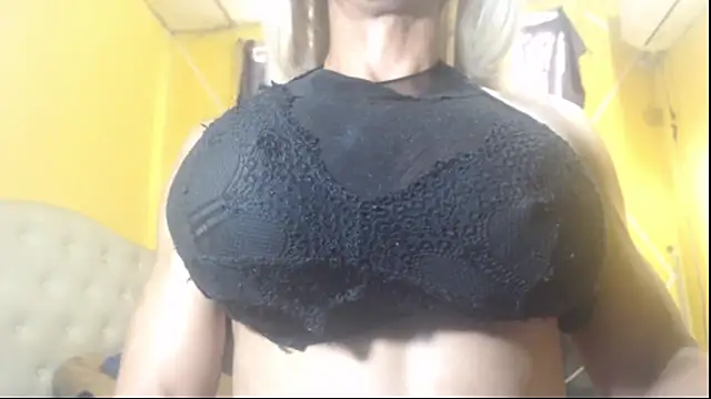 Snapshot of DanielaMuscleTS chatting on January 18, 9:45 pm DanielaMuscleTS online show from January 18, 9:45 pm