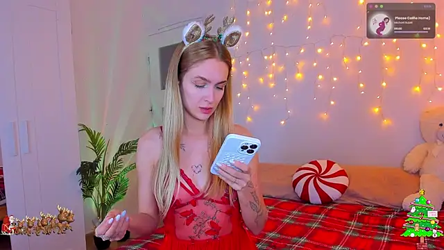 Snapshot of Kamila_icee chatting on December 25, 10:16 pm Kamila icee online show from December 25, 10:16 pm