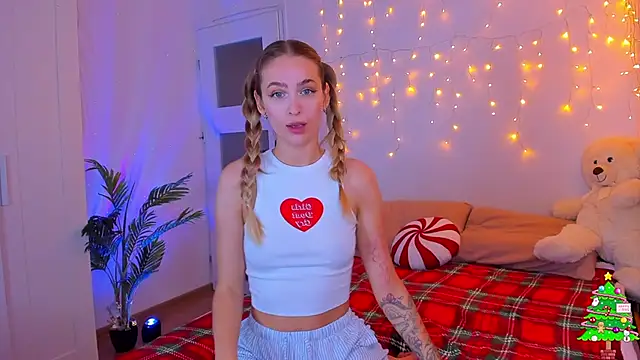 Snapshot of Kamila_icee chatting on December 26, 9:37 pm Kamila icee online show from December 26, 9:37 pm