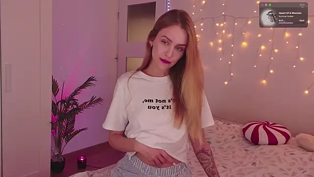 Snapshot of Kamila_icee chatting on January 10, 6:28 pm Kamila icee online show from January 10, 6:28 pm