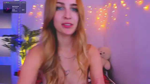 Snapshot of Kamila_icee chatting on January 30, 10:19 pm Kamila icee online show from January 30, 10:19 pm