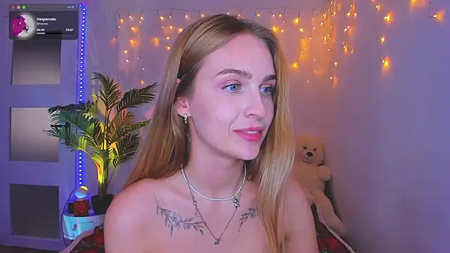 Snapshot of Kamila_icee chatting on February 1, 11:27 pm Kamila icee online show from February 1, 11:27 pm