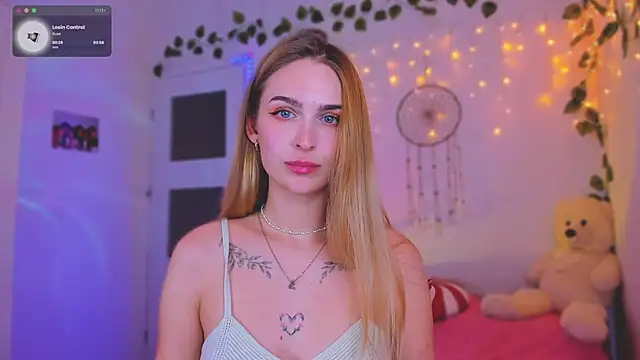 Snapshot of Kamila_icee chatting on February 6, 11:15 pm Kamila icee online show from February 6, 11:15 pm