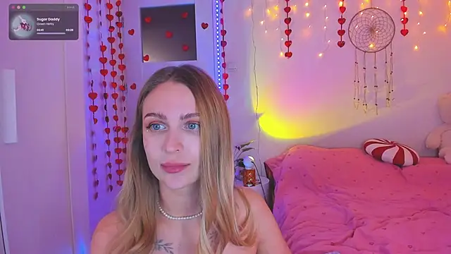 Snapshot of Kamila_icee chatting on February 14, 11:09 pm Kamila icee online show from February 14, 11:09 pm