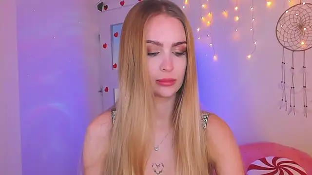 Snapshot of Kamila_icee chatting on February 28, 8:07 pm Kamila icee online show from February 28, 8:07 pm