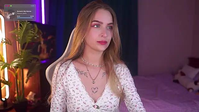 Snapshot of Kamila_icee chatting on October 9, 6:50 pm Kamila icee online show from October 9, 6:50 pm