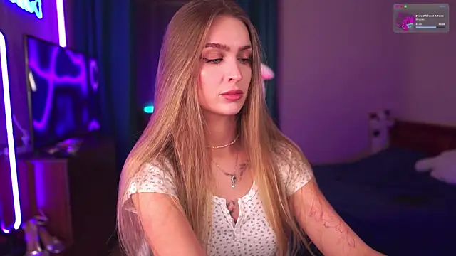 Snapshot of Kamila_icee chatting on November 24, 8:41 pm Kamila icee online show from November 24, 8:41 pm