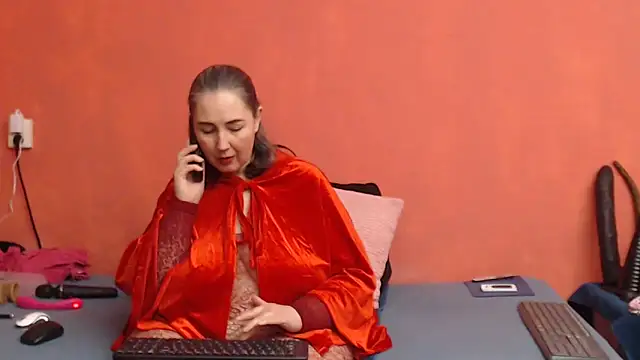 MilfGina online show from December 9, 1:45 pm