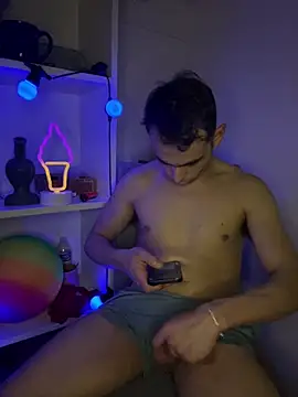 Snapshot of Jay2xx1x chatting on December 16, 5:22 pm Jay2xx1x online show from December 16, 5:22 pm